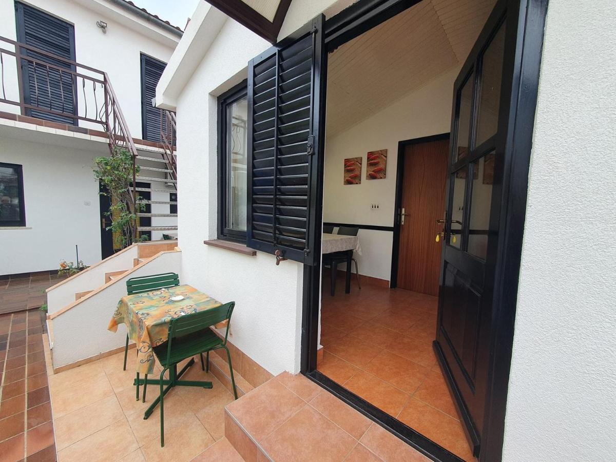Apartments Porec Beach Area Simo Екстер'єр фото