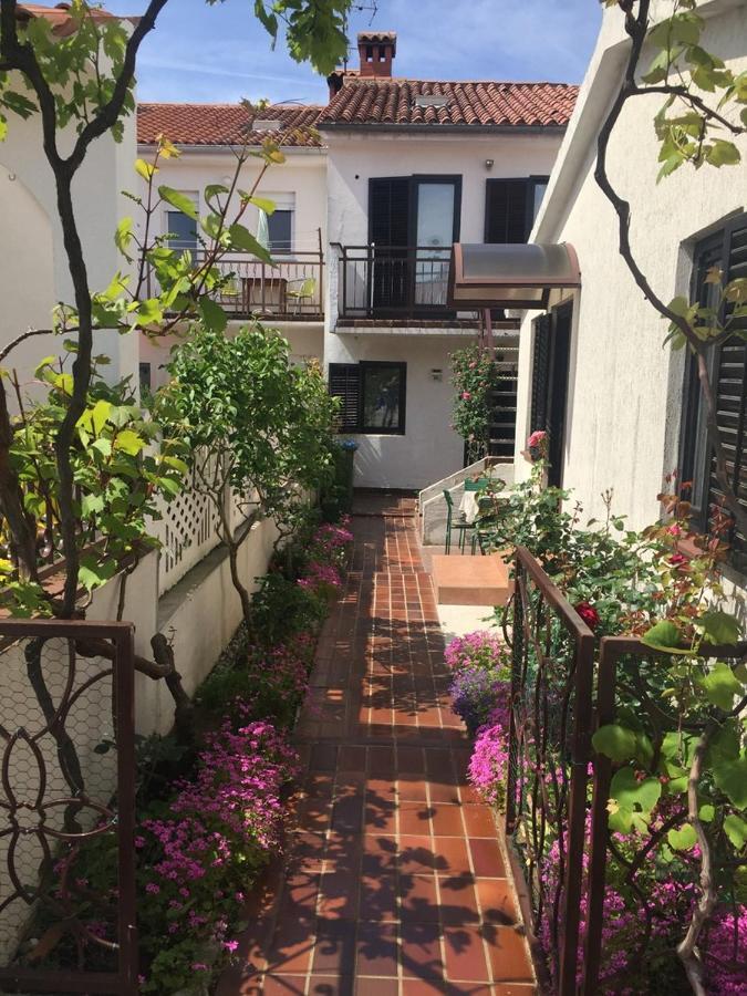 Apartments Porec Beach Area Simo Екстер'єр фото